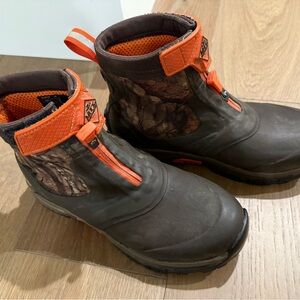 Muck Ankle Camo Boots 🥾 Youth Size 6